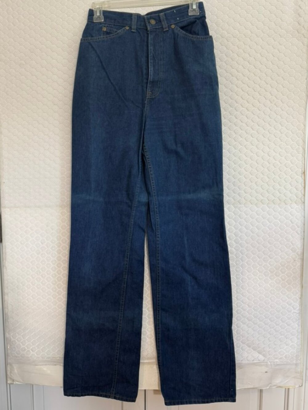 Vintage Levi's High Rise, Dark Wash, Straight Leg Jeans 26 Waist VG cond